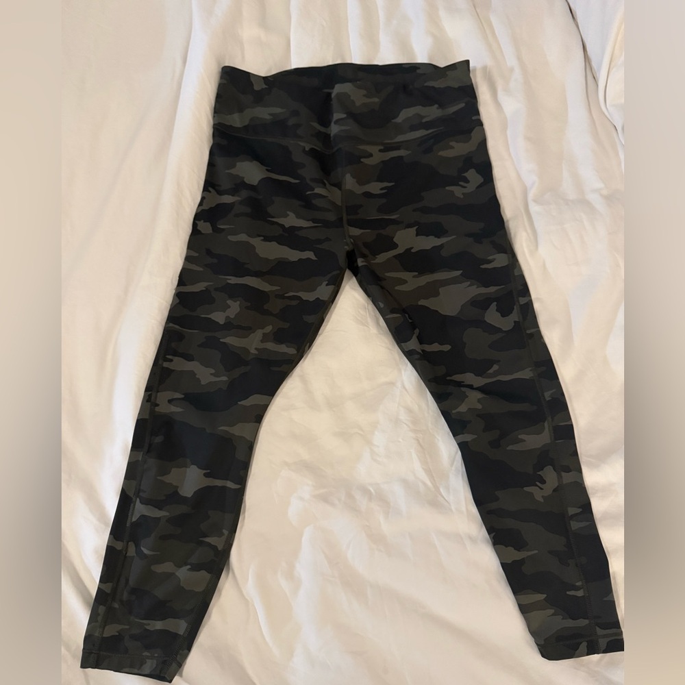 Athleta Women Black and green Camouflage Leggings